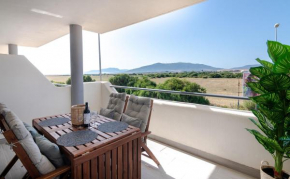 Apt w Beach/Mountain Views, Pool and Parking